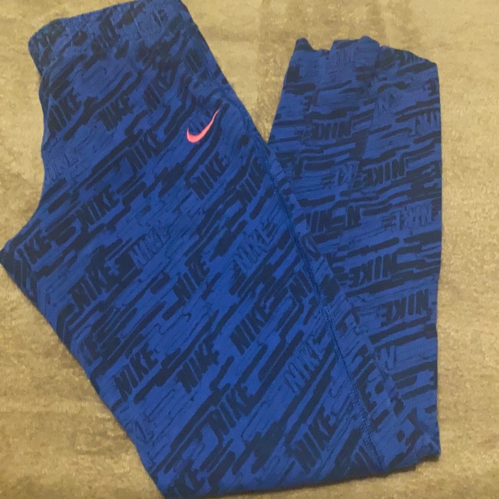 Girls Nike Leggings.
